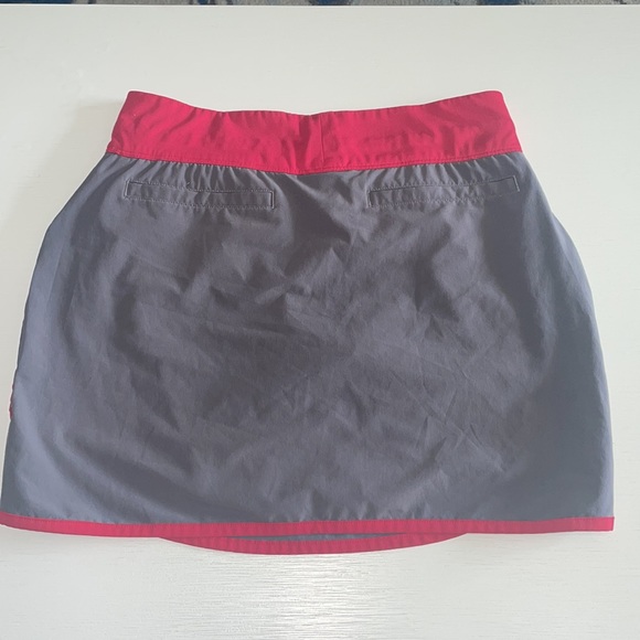 NWOT Adidas golf skirt with built in shorts . Size XS - Picture 2 of 6